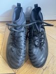 Nike fotbollsskor stl 40.5 innermått 25,5 cm