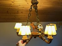 Antik lampa i trä