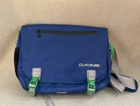 Dakine waterproof dator axelväska