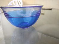 Orrefors Neptunus skål – blå konstglas, Lars Hellsten