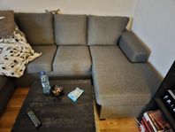 Grå divansoffa