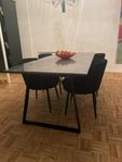 Marmor bord plus 4st stolar