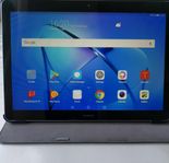 Huawei tab T3 med svarta fodral. 