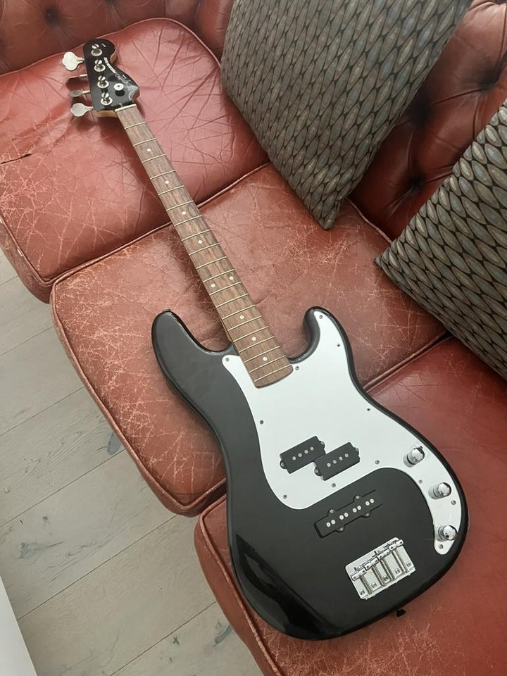 Fender Squier Precision Made ...