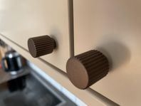 Knoppar från Beslag Design - Helix Stripe