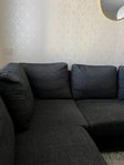 svart soffa 