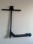 en trick sparkcykel eller kickbike 