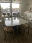 Slagbord med stolar