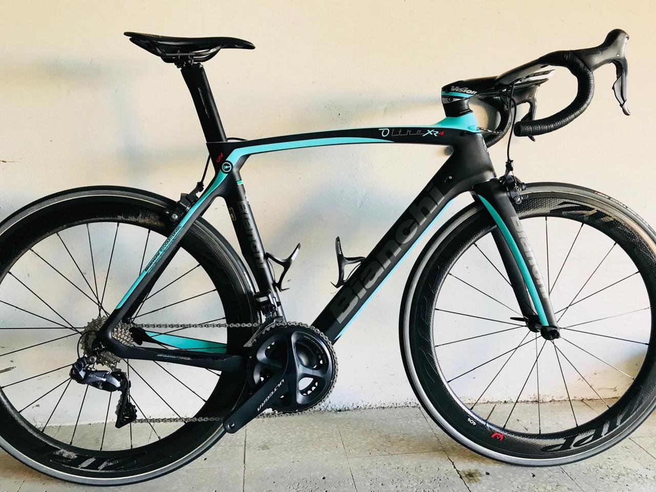 Bianchi Oltre XR4 med 2 par hjul