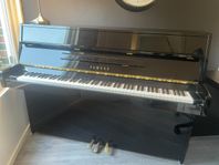 Yamaha piano C108