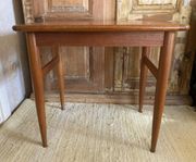 Sidobord i teak från HMB Möbler