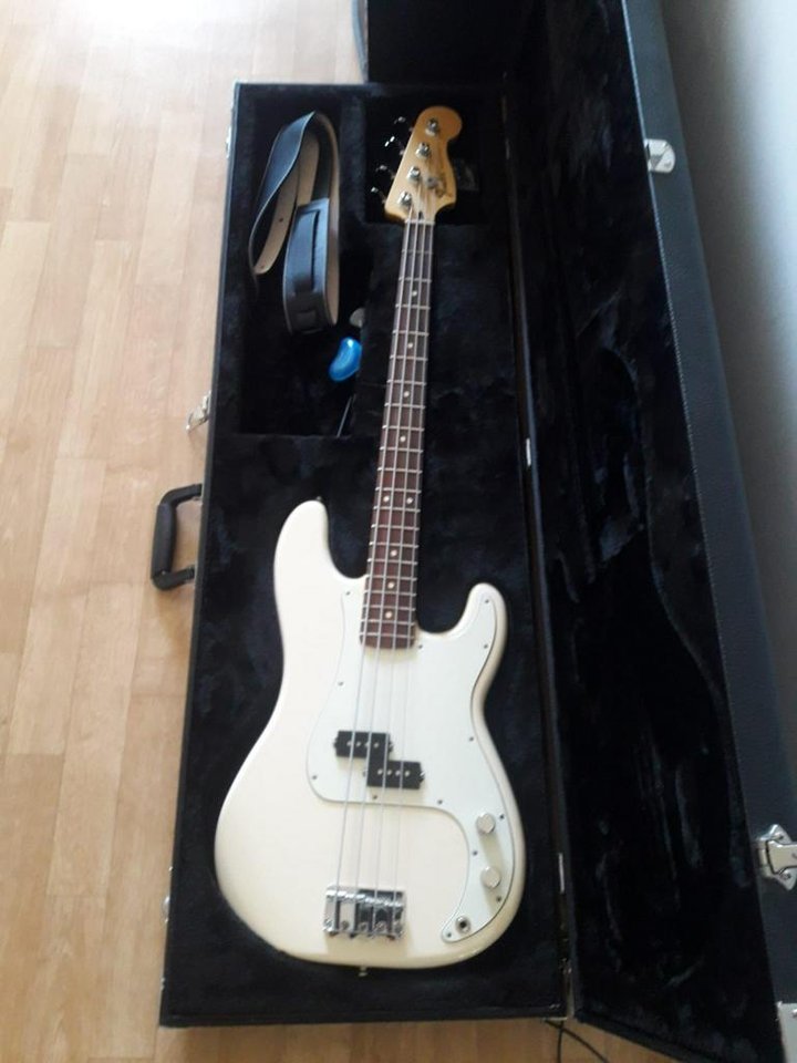 Fender Precision Bass "Arctic...