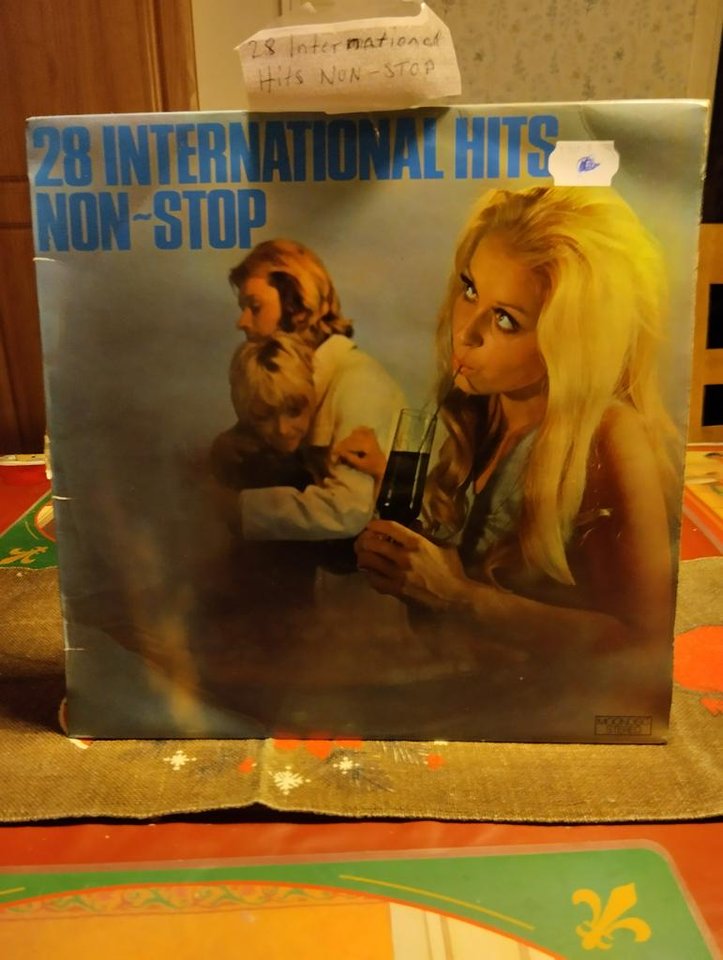 LP-skiva med 28 International...