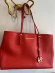Michael Kors väska rött skinn 