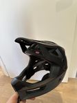MTB hjälm M/L + portabel cykeltvätt 