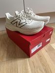skor New Balance storlek 42