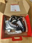 CCM skridskor 9070. Storlek 42,5 (7,5).  