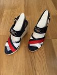 Tommy Hilfiger sandaler storlek 39