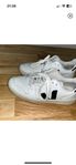 Säljes sneakers Veja
