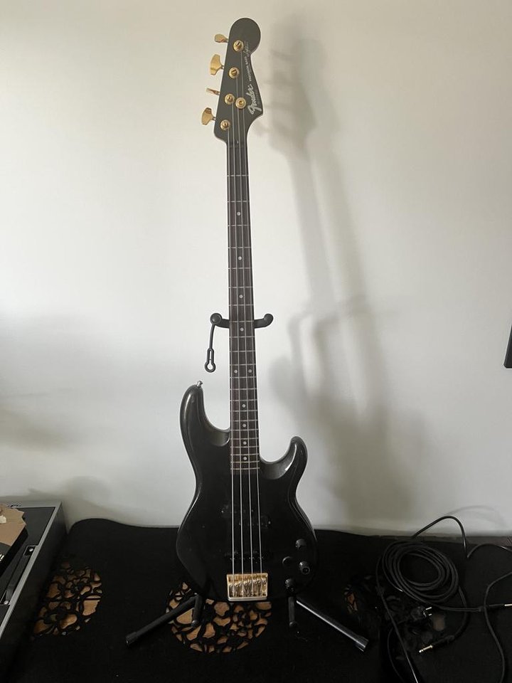 Fender Precision Lyte Made in...