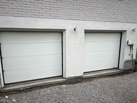 Två stycken garagedörrar
