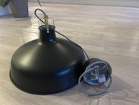Taklampa från IKEA ranarp svart