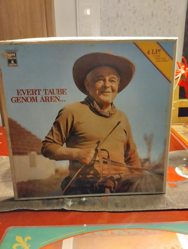 Album med 4 stycken LP-skivor...