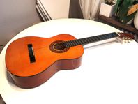  Handgjord klassisk gitarr  STAGG C542 4/4 Lind