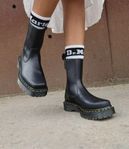 skor Dr Martens 
