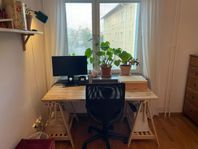 Skrivbord/arbetsbord med bockben