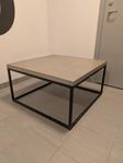 Soffbord - Betong + Svart metall