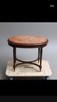 Gustaviansk stil 1900-tal med rosa marmorskiva 