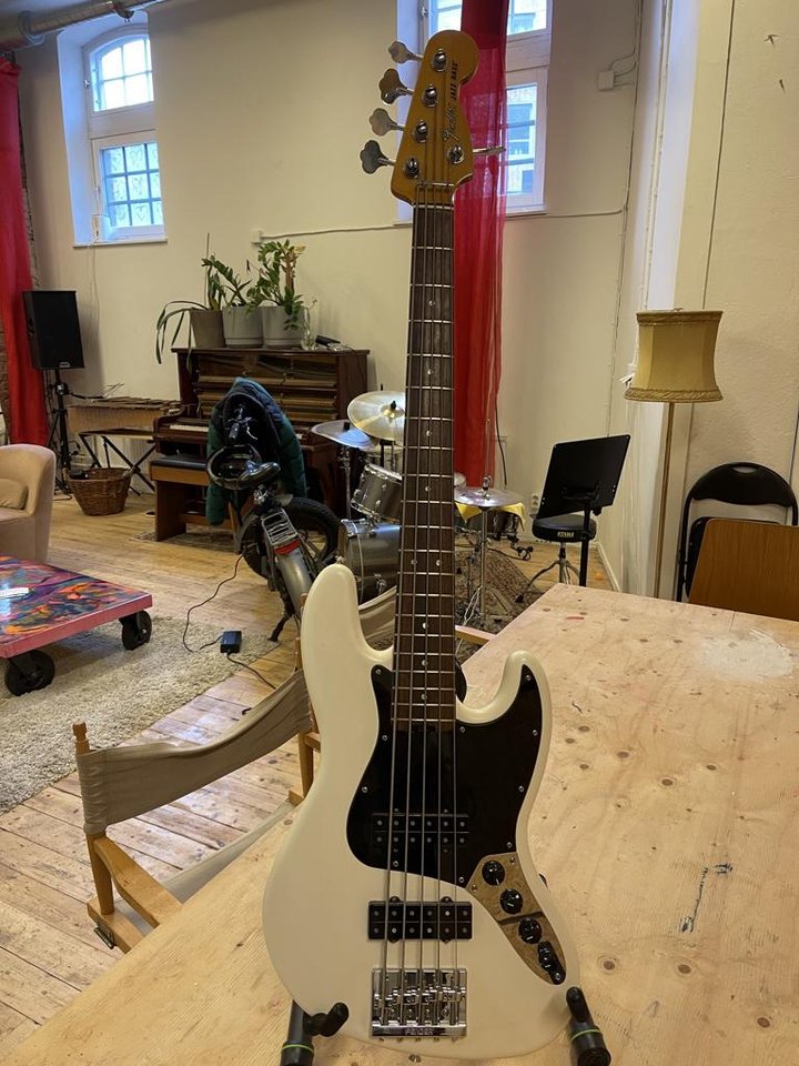 Fender Modern Player Jazz Bass V