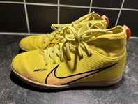 Fotbollsskor Nike Inomhus stl.34