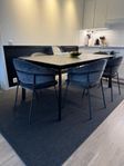 Bord + Stolar + Matta