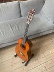 Akustisk Yamaha gitarr