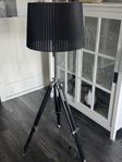 Golvlampa på stativ