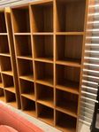 Bookhylla i körsbär av ROOM