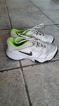 Nike skor strl 33