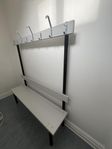 Hallbänk