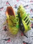 Adidas fotbollsskor storlek 34