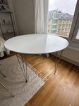 vitt runt bord
