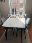 Bord och stolar