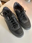 Svarta sneakers i storlek 38