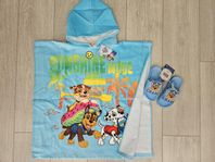 Paw Patrol badponcho och tofflor- Chase