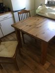 köksbord och stolar 
