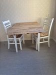 Köksbord och 2 stolar