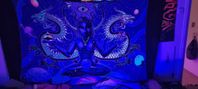 UV-aktiv backdrop/väggbonad från Space Tribe
