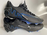 Nike mercurial air zoom, benskydd och fotbollsstrumpor 