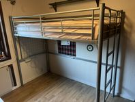 Loftsäng med wellpur madrass